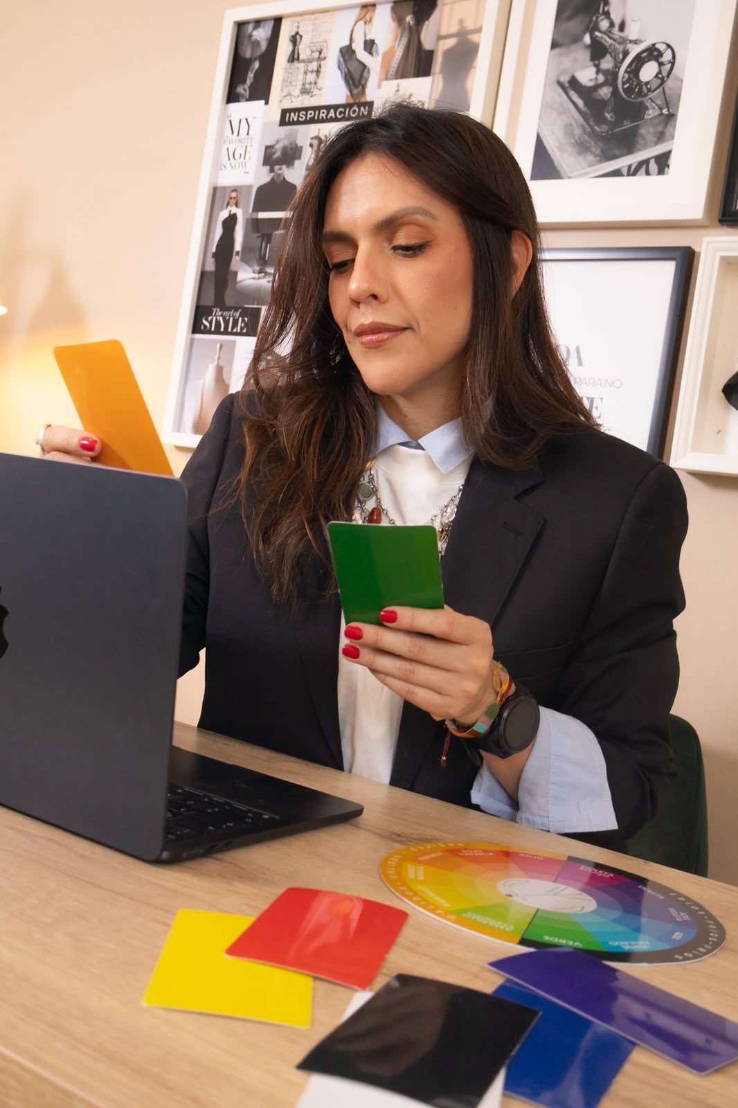 Análisis de colorimetría con tarjetas de color